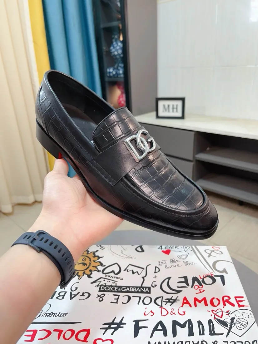 Men's shoes 💰540🌸🌸 [DG Dolce & Gabbana] High-end customized leather shoes. The upper is made of imported calf leather. Original hardware. I believe you will be impressed from the first time you see it. The avant-garde atmosphere can no longer fully interpret its elegance. AAA grade rubber outsole is super comfortable. The original cover last of the counter ensures its original version and quality. The upper is simple and the cowhide lining ensures its comfort and breathability. A pair of truly good shoes has its own unique soul, famous quality, and the first choice for successful people. Regular size 38-44 (45 customized)